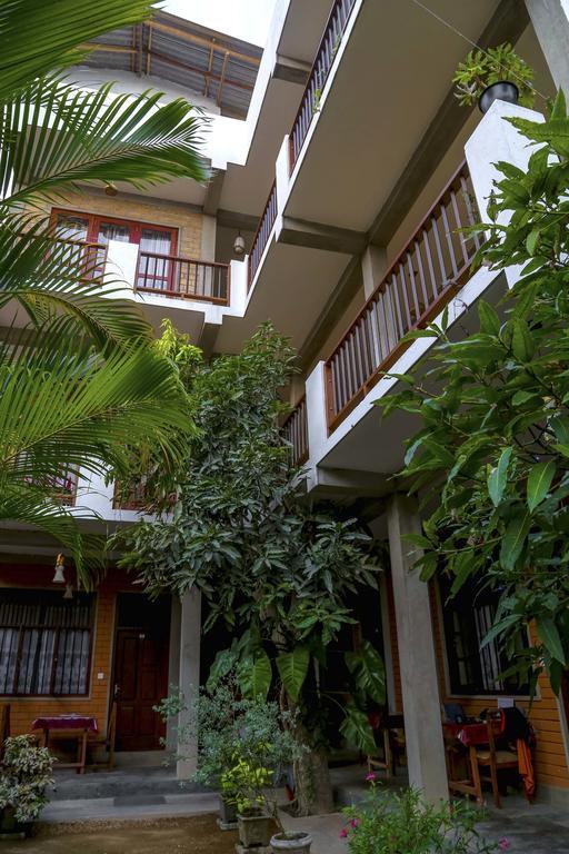 Eco Square Resort Mirissa Bagian luar foto