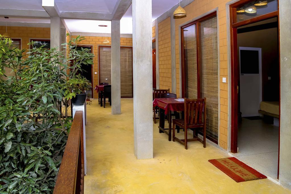 Eco Square Resort Mirissa Ruang foto