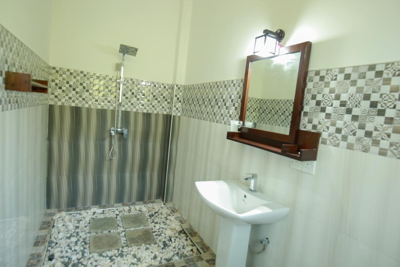 Eco Square Resort Mirissa Bagian luar foto