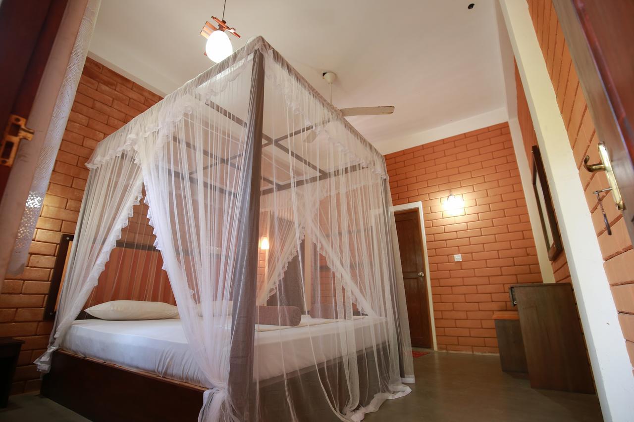 Eco Square Resort Mirissa Bagian luar foto