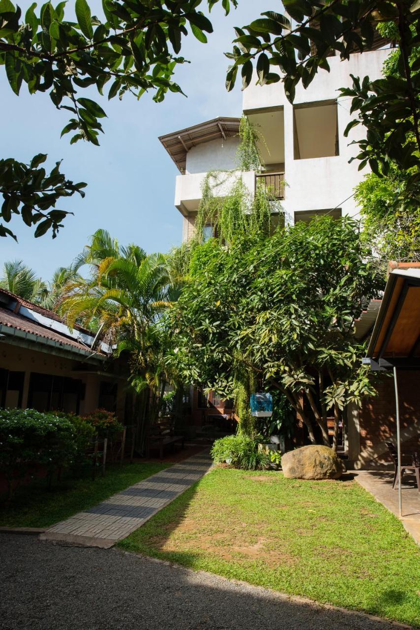 Eco Square Resort Mirissa Bagian luar foto